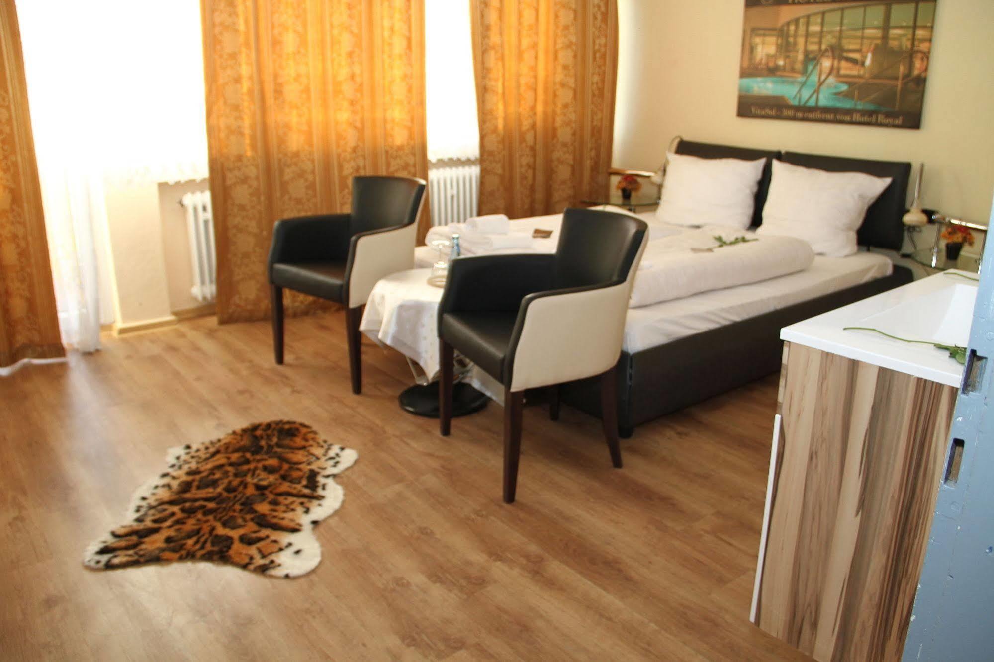 Hotel Royal บาดซัลซูเฟลน ภายนอก รูปภาพ